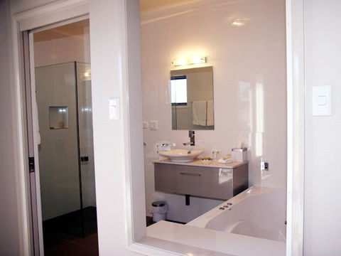 Chaucer Palms Boutique Bed & Breakfast - C Tourism 3