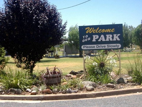 Country Club Caravan Park - C Tourism 0