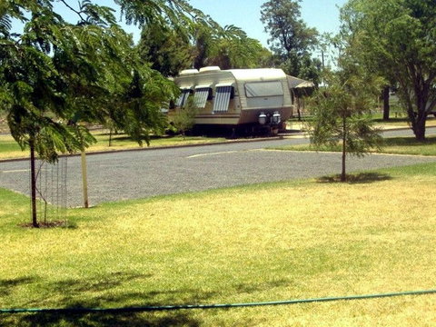 Country Club Caravan Park - C Tourism 4