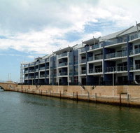 Dolphin Quay Apartment Hotel - C Tourism