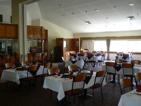 Emerald Explorers Inn - C Tourism 6