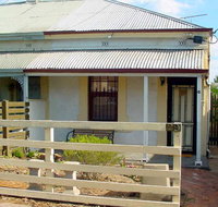 Harriett's Cottage Accommodation Clyde's Cottage - C Tourism