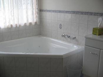 Macburn Self Contained Cottages, Dog Friendly - C Tourism 0