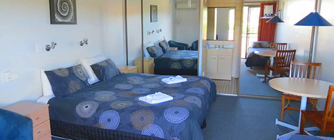 Sisleys Motel - C Tourism 1