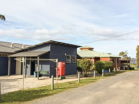 Snug Beach Cabin & Caravan Park - C Tourism 1