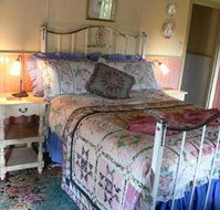 The Witches Garden - Cottage on the Creek - C Tourism