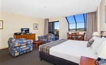 Quality Suites Boulevard On Beaumont - Hamilton - C Tourism 1
