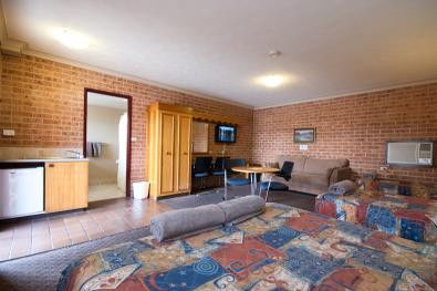Blue Gum Motor Inn - C Tourism 1