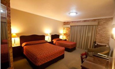 Endeavour Court Motor Inn - C Tourism 2