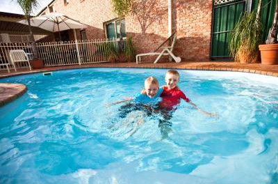 Endeavour Court Motor Inn - C Tourism 3