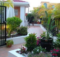 Shaz Maisons Beachside Holiday Apartments - C Tourism