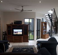 Dolphin Beach House - C Tourism