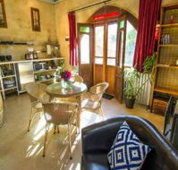 Outback Cellar and Country Cottage - C Tourism