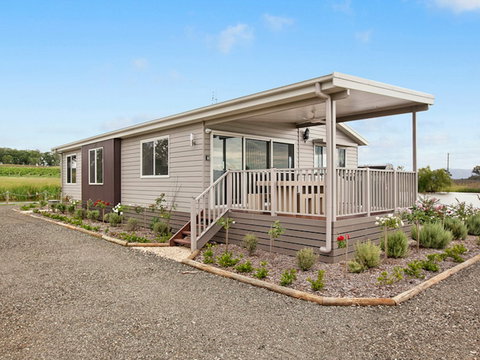 The Lake House: Rothbury - C Tourism 0
