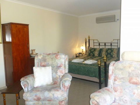 Country Cottages B&B - C Tourism 6