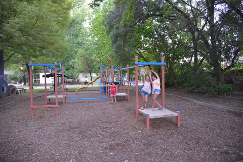 Ardern's Caravan Park, Myrtleford - C Tourism 4
