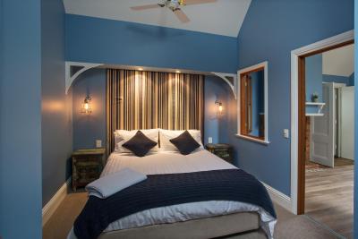 Oak Tree Lodge - C Tourism 0