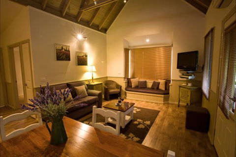 Autumn Abode Cottages - C Tourism 5