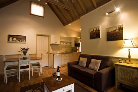 Autumn Abode Cottages - C Tourism 7