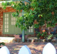 Kalamunda Carriages and Three Gums Cottage - C Tourism