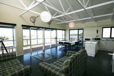 LJ Hooker Goolwa Holiday Rentals - 25 Barrage Road, Goolwa South - C Tourism 1