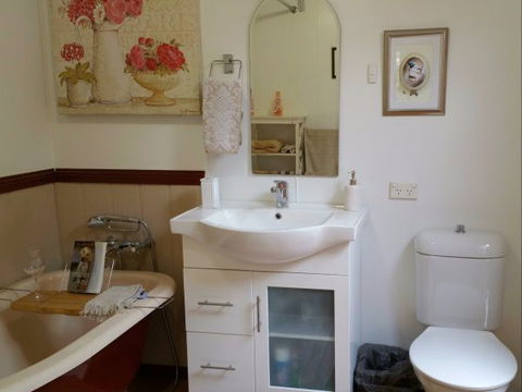 Must Love Dogs B&B And Self-Contained Cottage - C Tourism 5