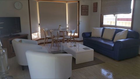 Must Love Dogs B&B And Self-Contained Cottage - C Tourism 9