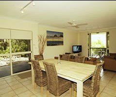Adrift At Byron Bay - C Tourism 0