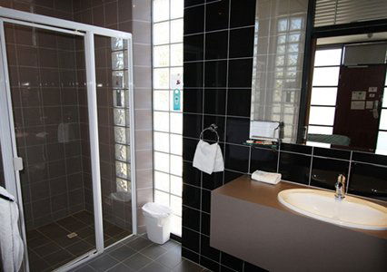 Highlander Hotel Bar Kitchen Rooftop - C Tourism 4