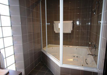 Highlander Hotel Bar Kitchen Rooftop - C Tourism 5