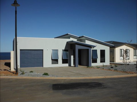 Coastal Getaway - C Tourism 0