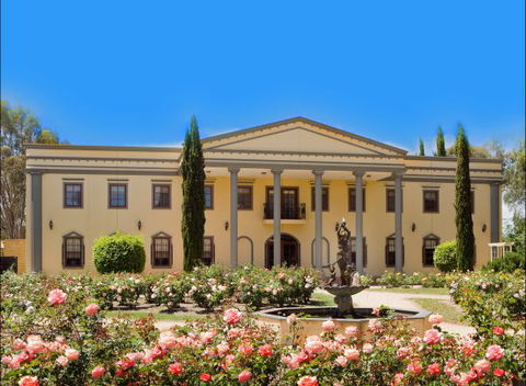 Barossa Chateau - C Tourism 2