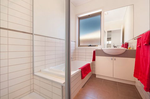 Hamilton Accommodation - C Tourism 9