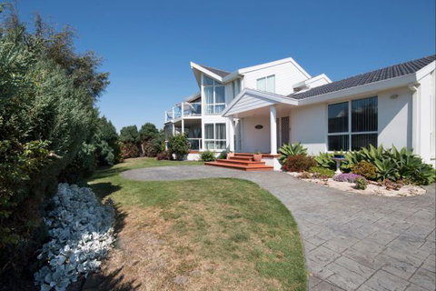 Ocean Manor Bed And Breakfast - C Tourism 8