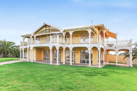 34 Janz Avenue - C Tourism 0
