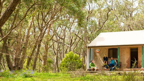 Mount Lofty Cottage YHA - C Tourism 0