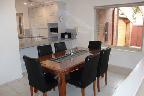 Adelaide Serviced Accommodation - Childers House - C Tourism 2