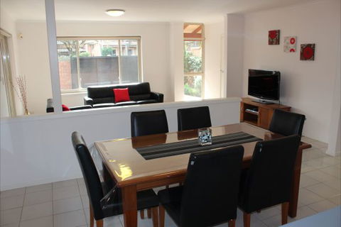 Adelaide Serviced Accommodation - Childers House - C Tourism 5