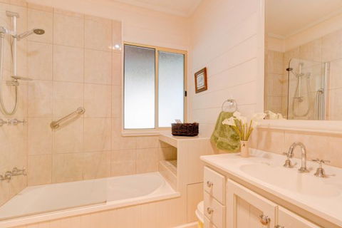 All About Me Bed And Breakfast - C Tourism 3
