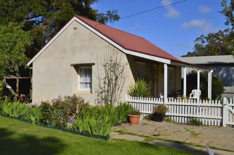 Almond Tree Cottage - C Tourism 0