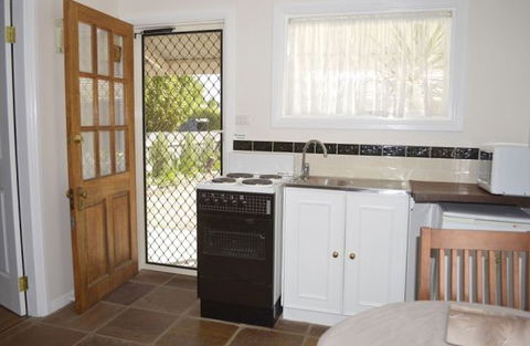 Almond Tree Cottage - C Tourism 2