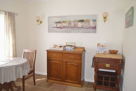 Almond Tree Cottage - C Tourism 3