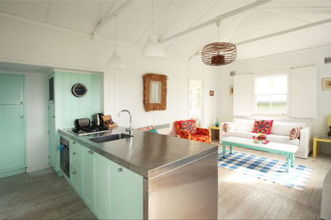 Aurora Beachfront Cottage - C Tourism 1