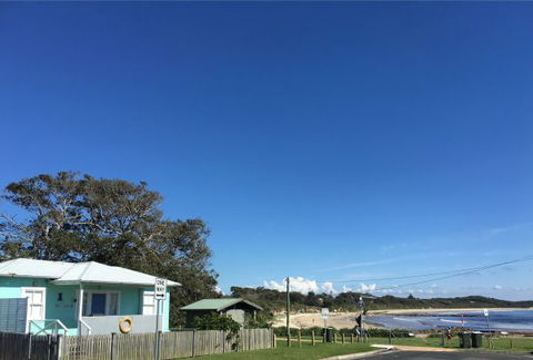 Aurora Beachfront Cottage - C Tourism 6