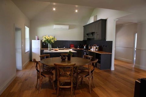 Barunah Plains Station - Cool Cottage - C Tourism 1