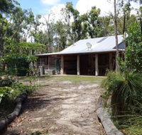 Byfield Cabins on Waterpark Creek - C Tourism