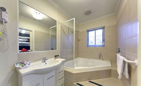 Comfort Inn And Suites Georgian - C Tourism 3