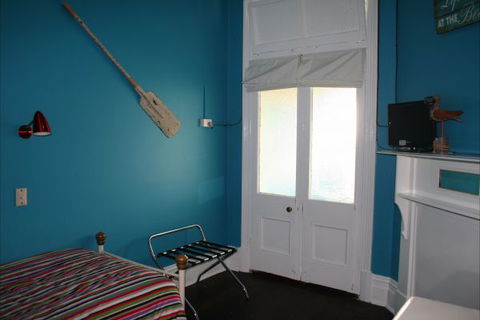 Foreshore Backpackers - C Tourism 1