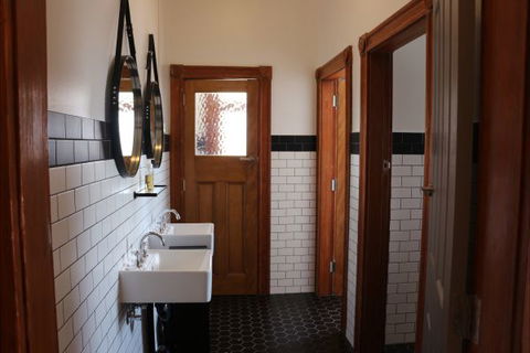 Guildford Hotel - C Tourism 4