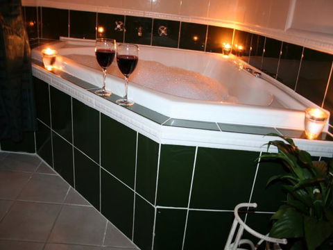 Lotus Lodges: Hush Cottage & Charmed Cabin - C Tourism 1